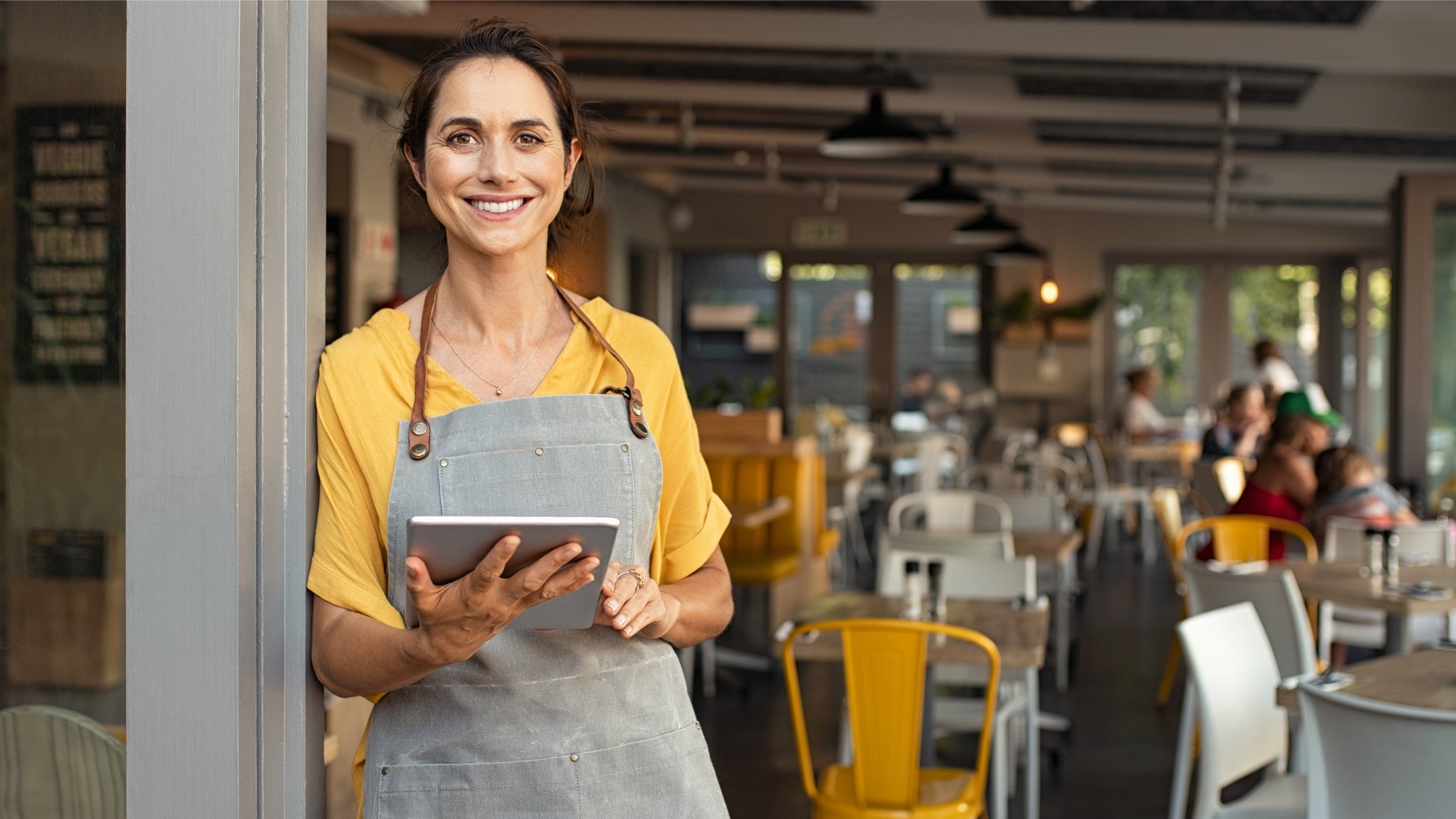 restaurant business_woman_using_marketing_agency_to_reach_more_customers